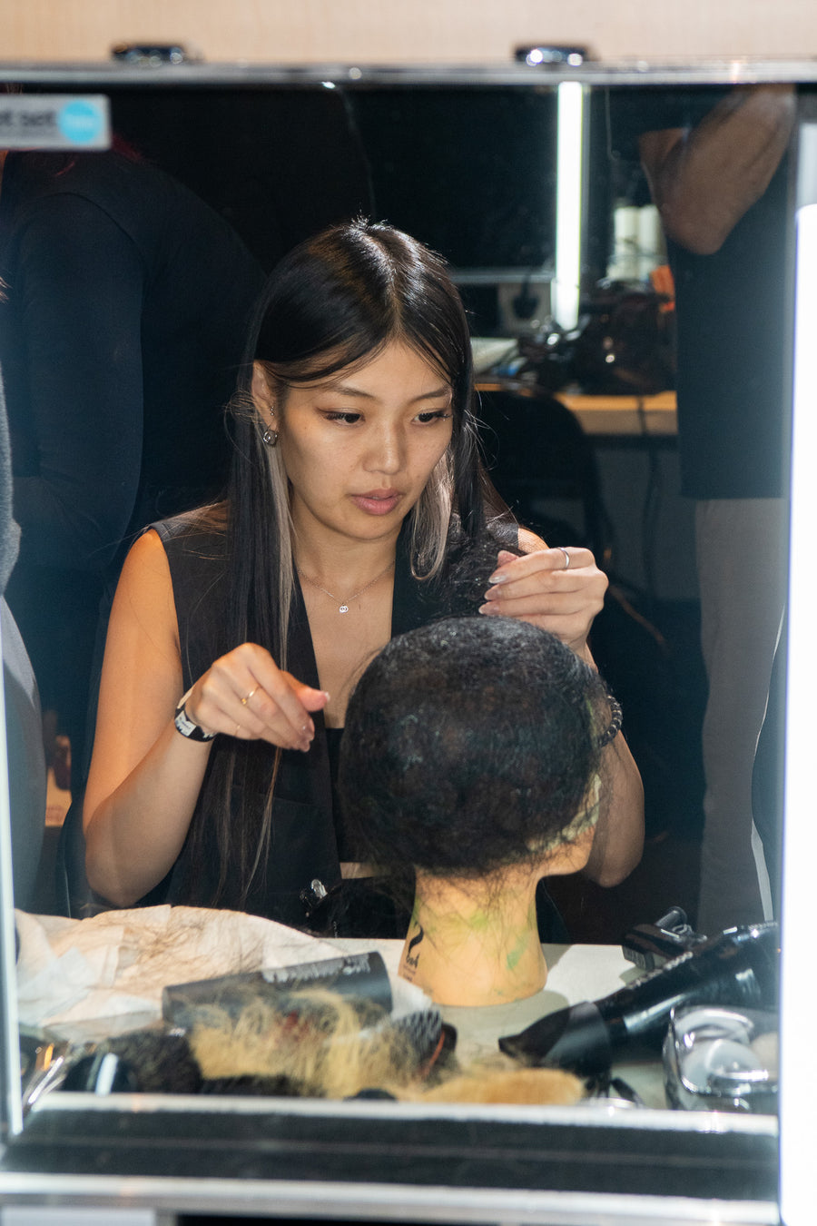 HAIRPREP_MS25-0911 (1).jpg__PID:ae6534ef-9b2a-476a-82b6-dac24ebb581a